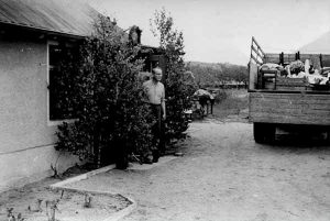 1954 übernahm der aus dem linkselbischen Gauernitz stammende Kurt Sell mit seiner Familie diesen kleinen Landwirtschafts- und Keltereibetrieb in Coswig