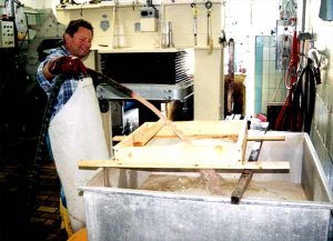 1987 kaufte Kurt Sell`s Sohn Werner Sell gemeinsam mit seiner Frau den Betrieb seines Vaters. Die Produktionsleistung hatte zu dieser Zeit, trotz wirtschaftlicher wie politischer Repräsalien gegen private Betriebe, einen Höhepunkt erreicht.